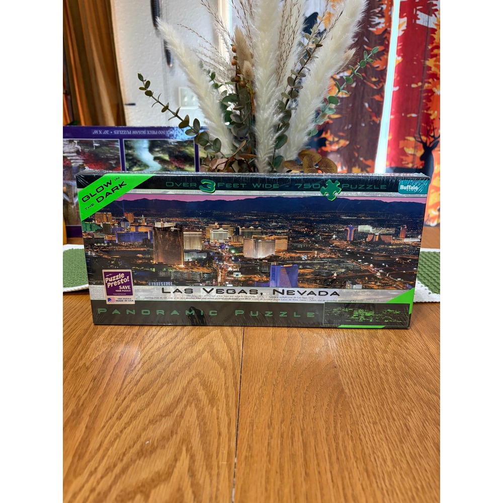 Buffalo Games Las Vegas Nevada Panoramic Glow inthe Dark 750 Piece Jigsaw Puzzle